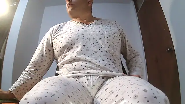 chicoguapo8 online show from 11/27/25, 12:07