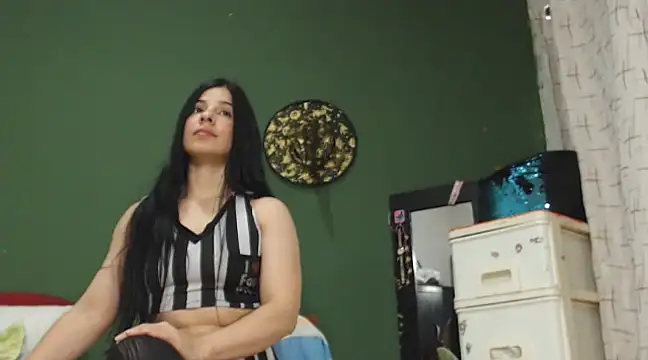 Estefani 32 online show from 01/17/25, 01:47