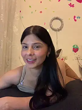 Estefani 32 online show from 04/12/26, 06:35