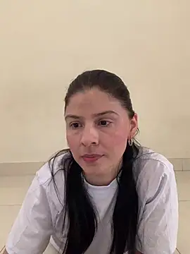 Estefani 32 online show from 06/17/26, 04:41