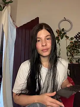 Snapshot of Estefani_32 chatting on 06/30/26, 03:57 Estefani 32 online show from 06/30/26, 03:57