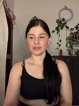 Snapshot of Estefani_32 chatting on 07/02/26, 03:23 Estefani 32 online show from 07/02/26, 03:23