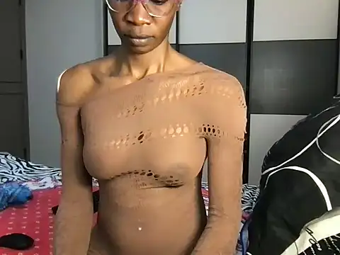 Snapshot of choco_petite chatting on 02/28/25, 05:04 choco petite online show from 02/28/25, 05:04