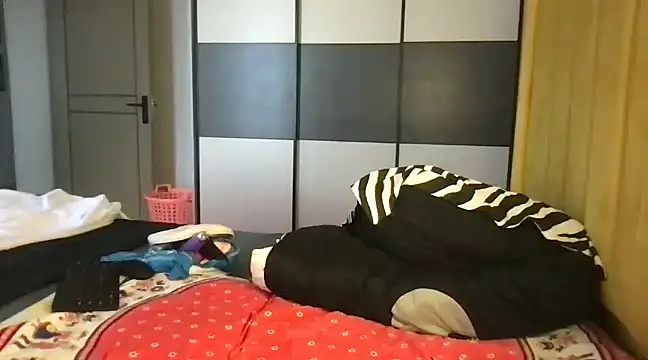 Snapshot of choco_petite chatting on 03/14/25, 12:18 choco petite online show from 03/14/25, 12:18