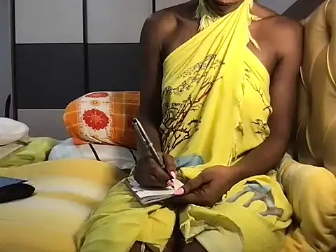 Snapshot of choco_petite chatting on 10/10/25, 05:06 choco petite online show from 10/10/25, 05:06