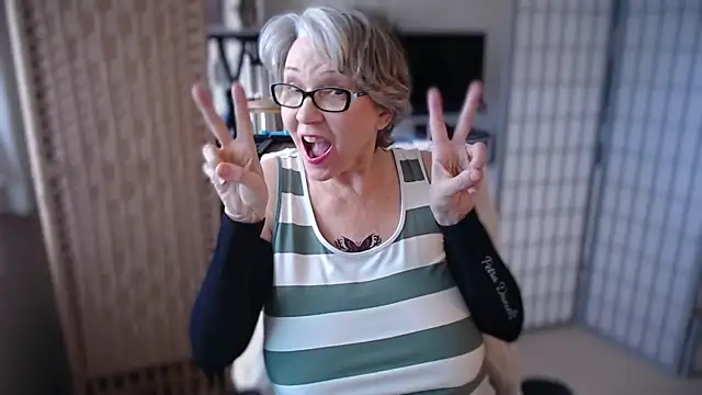 Snapshot of petradaniels chatting on 03/05/26, 09:44 petradaniels online show from 03/05/26, 09:44