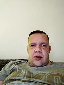 Snapshot of bigdicksperm83 chatting on 11/09/25, 04:44 bigdicksperm83 online show from 11/09/25, 04:44