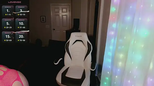 britteebee online show from 11/25/25, 09:09