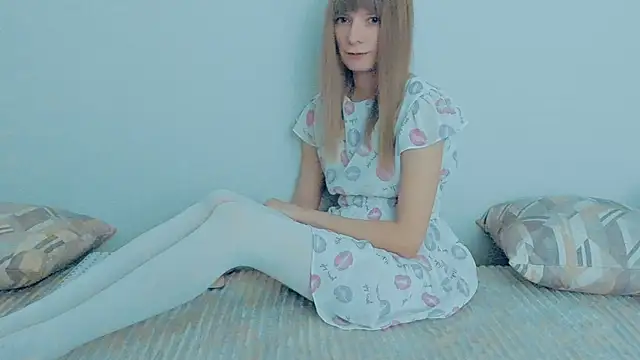 Snapshot of YourCaramel chatting on 10/10/25, 08:24 YourCaramel online show from 10/10/25, 08:24