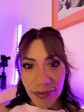 Snapshot of SamyJones9 chatting on 12/14/25, 06:52 SamyJones9 online show from 12/14/25, 06:52