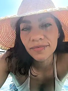 Snapshot of SamyJones9 chatting on 01/12/26, 06:24 SamyJones9 online show from 01/12/26, 06:24