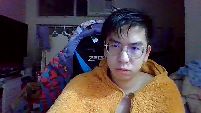 Snapshot of charlie_xdd chatting on 02/12/25, 12:44 charlie xdd online show from 02/12/25, 12:44