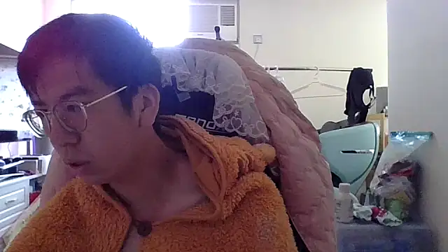 Snapshot of charlie_xdd chatting on 03/08/25, 03:28 charlie xdd online show from 03/08/25, 03:28