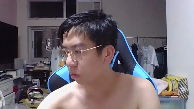 Snapshot of charlie_xdd chatting on 10/17/25, 10:40 charlie xdd online show from 10/17/25, 10:40