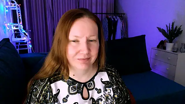 Snapshot of GoddessLara chatting on 12/10/24, 11:19 GoddessLara online show from 12/10/24, 11:19