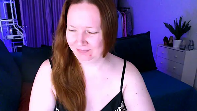 Snapshot of GoddessLara chatting on 12/17/24, 11:16 GoddessLara online show from 12/17/24, 11:16