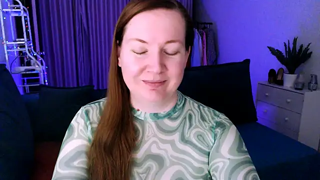 Snapshot of GoddessLara chatting on 12/22/24, 09:20 GoddessLara online show from 12/22/24, 09:20
