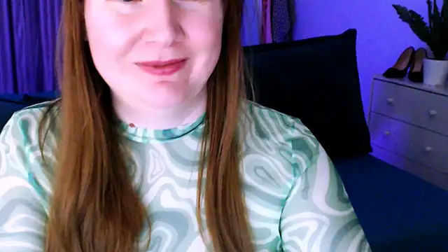 Snapshot of GoddessLara chatting on 12/23/24, 12:25 GoddessLara online show from 12/23/24, 12:25