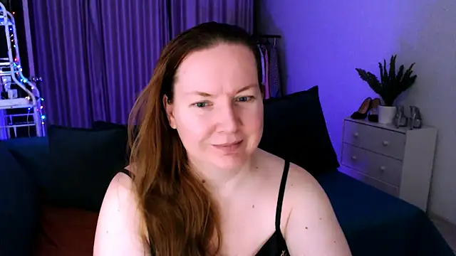 Snapshot of GoddessLara chatting on 12/25/24, 10:59 GoddessLara online show from 12/25/24, 10:59