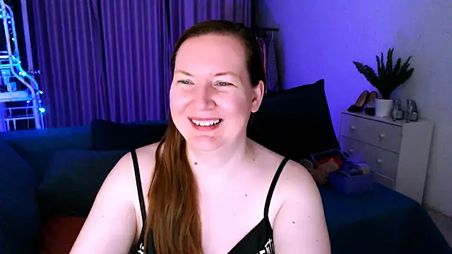 Snapshot of GoddessLara chatting on 12/26/24, 02:01 GoddessLara online show from 12/26/24, 02:01