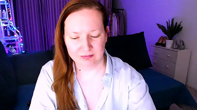 Snapshot of GoddessLara chatting on 12/31/24, 11:06 GoddessLara online show from 12/31/24, 11:06