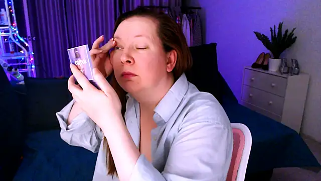 Snapshot of GoddessLara chatting on 01/01/25, 02:09 GoddessLara online show from 01/01/25, 02:09