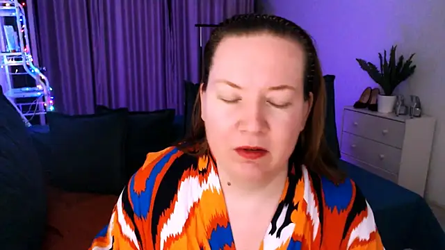 Snapshot of GoddessLara chatting on 01/07/25, 11:35 GoddessLara online show from 01/07/25, 11:35