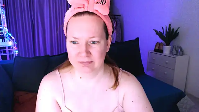 Snapshot of GoddessLara chatting on 01/18/25, 01:19 GoddessLara online show from 01/18/25, 01:19