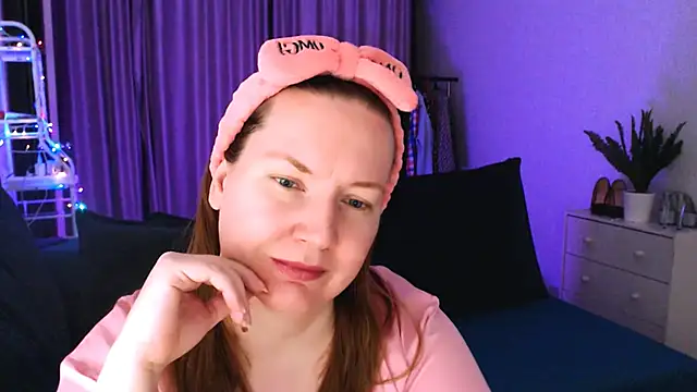 Snapshot of GoddessLara chatting on 01/30/25, 11:02 GoddessLara online show from 01/30/25, 11:02