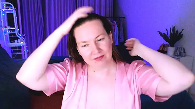 Snapshot of GoddessLara chatting on 01/31/25, 02:04 GoddessLara online show from 01/31/25, 02:04