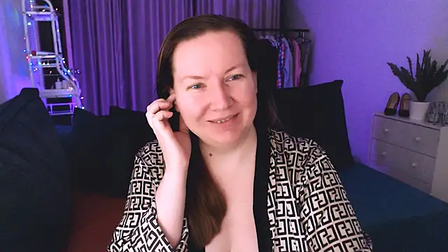 Snapshot of GoddessLara chatting on 02/01/25, 11:06 GoddessLara online show from 02/01/25, 11:06