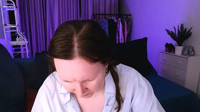 Snapshot of GoddessLara chatting on 02/05/25, 12:10 GoddessLara online show from 02/05/25, 12:10