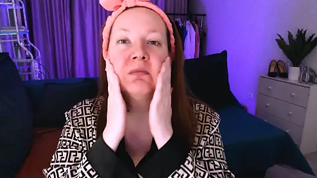 Snapshot of GoddessLara chatting on 03/01/25, 02:15 GoddessLara online show from 03/01/25, 02:15