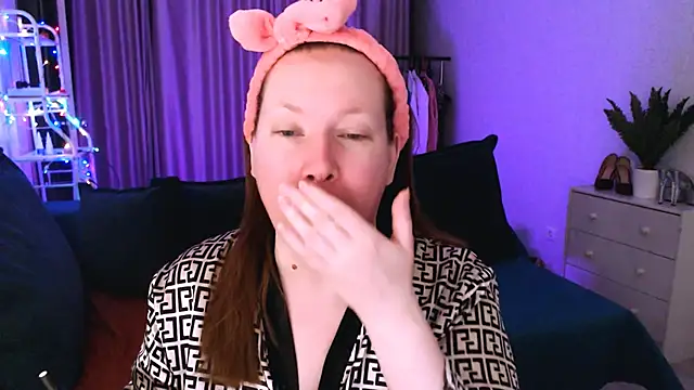 Snapshot of GoddessLara chatting on 03/04/25, 01:12 GoddessLara online show from 03/04/25, 01:12