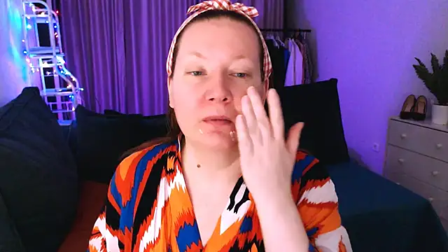 Snapshot of GoddessLara chatting on 03/11/25, 12:00 GoddessLara online show from 03/11/25, 12:00
