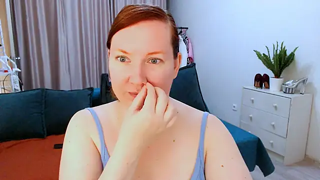 Snapshot of GoddessLara chatting on 09/10/25, 02:11 GoddessLara online show from 09/10/25, 02:11