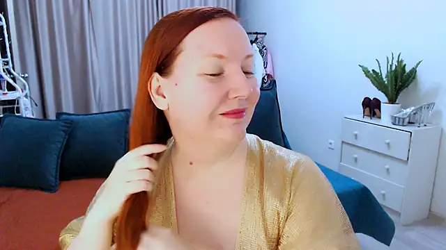 Snapshot of GoddessLara chatting on 09/15/25, 10:10 GoddessLara online show from 09/15/25, 10:10