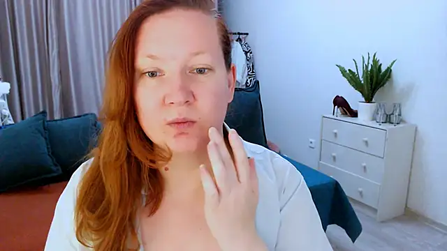 Snapshot of GoddessLara chatting on 10/02/25, 06:04 GoddessLara online show from 10/02/25, 06:04