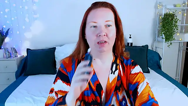 Snapshot of GoddessLara chatting on 10/26/25, 08:04 GoddessLara online show from 10/26/25, 08:04