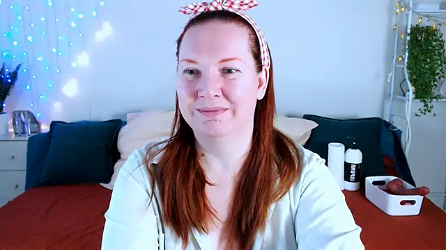 Snapshot of GoddessLara chatting on 12/03/25, 01:13 GoddessLara online show from 12/03/25, 01:13