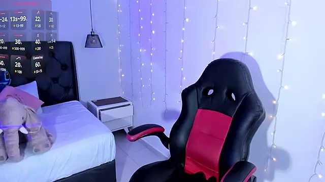 AMELIELEONE online show from 02/04/25, 11:38