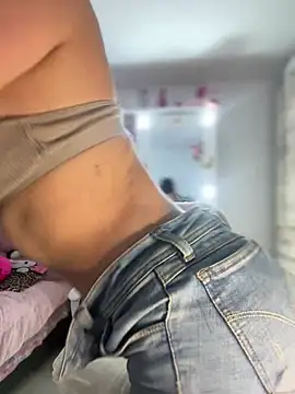 Snapshot of Emmily_19 chatting on 01/22/25, 10:48 Emmily 19 online show from 01/22/25, 10:48