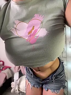 Snapshot of Emmily_19 chatting on 02/12/25, 10:59 Emmily 19 online show from 02/12/25, 10:59