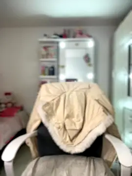 Snapshot of Emmily_19 chatting on 09/19/25, 11:38 Emmily 19 online show from 09/19/25, 11:38