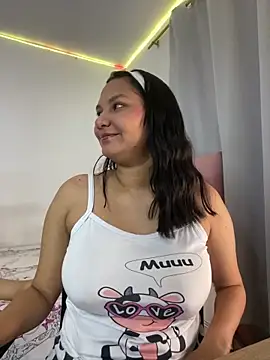 Snapshot of marc_and_ema chatting on 02/01/26, 08:40 marc and ema online show from 02/01/26, 08:40