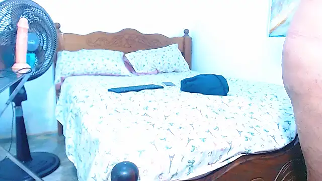 Snapshot of cositarrica_xxx chatting on 12/16/25, 01:27 cositarrica xxx online show from 12/16/25, 01:27