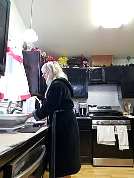 Snapshot of ScarletCallings420 chatting on 11/06/25, 07:04 ScarletCallings420 online show from 11/06/25, 07:04