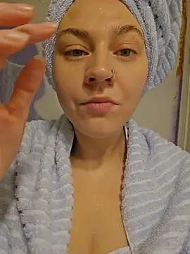 Snapshot of ScarletCallings420 chatting on 11/16/25, 06:57 ScarletCallings420 online show from 11/16/25, 06:57