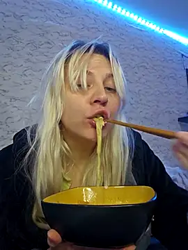 Snapshot of ScarletCallings420 chatting on 01/05/26, 10:24 ScarletCallings420 online show from 01/05/26, 10:24