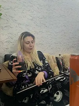 Snapshot of ScarletCallings420 chatting on 01/17/26, 02:05 ScarletCallings420 online show from 01/17/26, 02:05